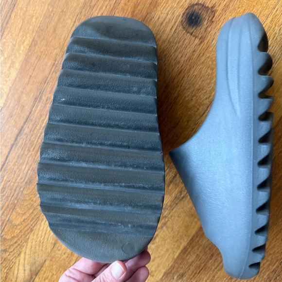 Yeezy slide grey size 5 - Picture 4 of 5